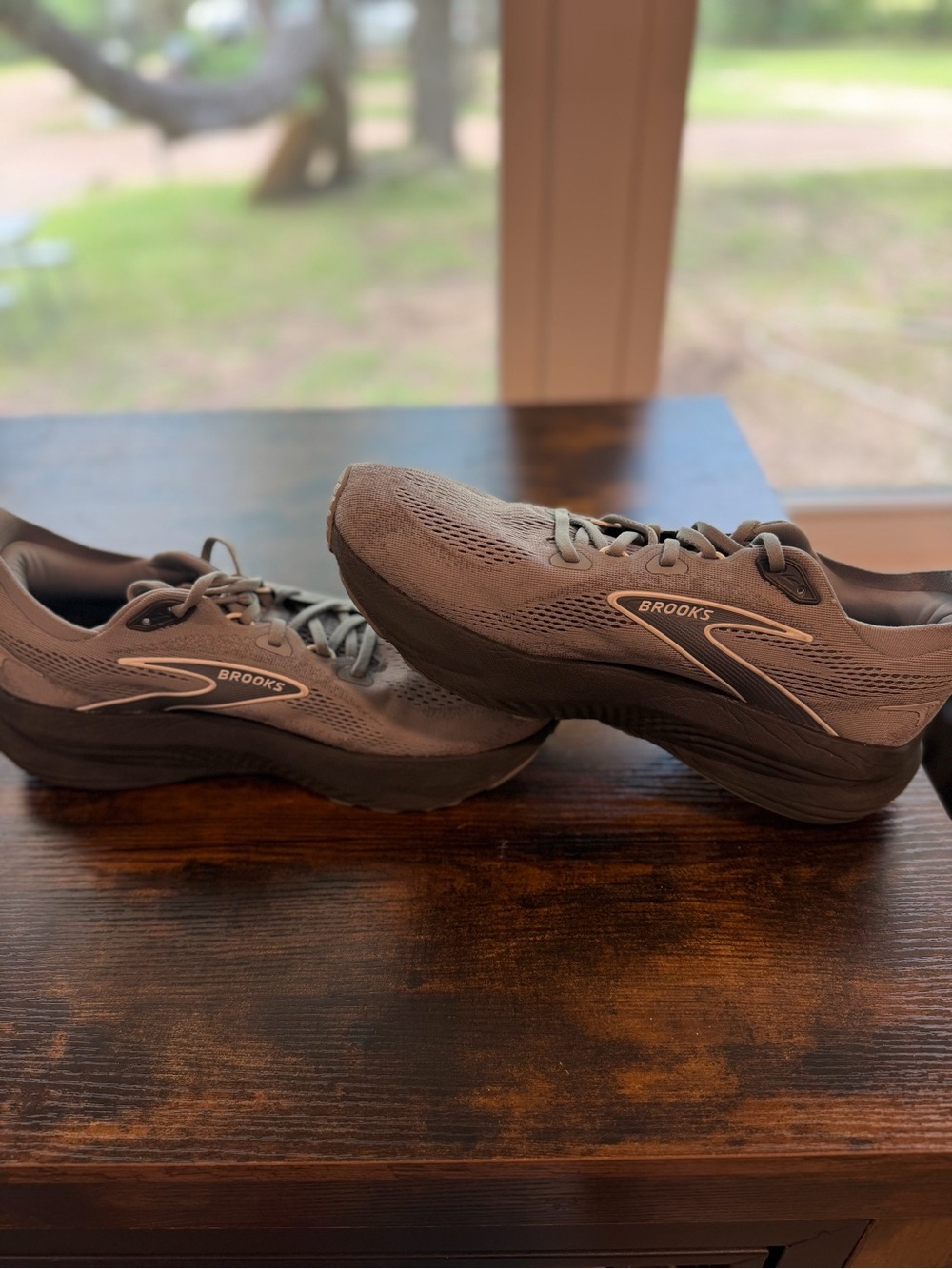 M10 - Brooks Glycerin 22 - Charcoal/Black/Silver/White Running Shoes